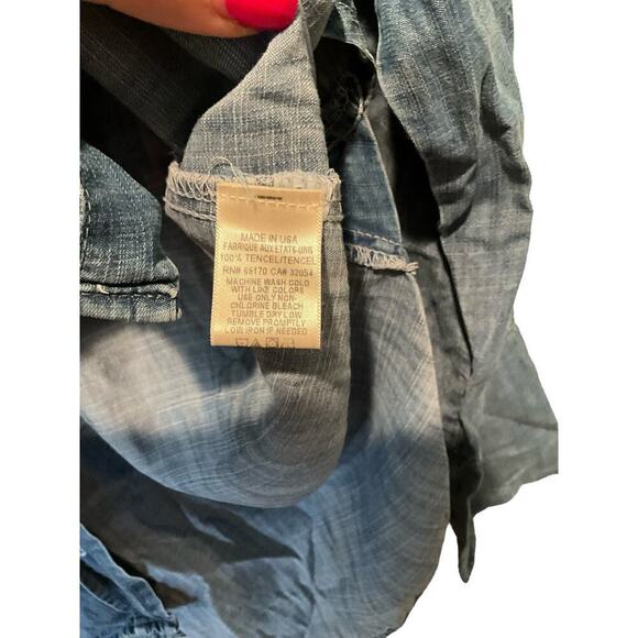 Cloth & Stone Shirt Women's Medium Blue Denim Tencel Pleated Classic Button-Up - Picture 4 of 5